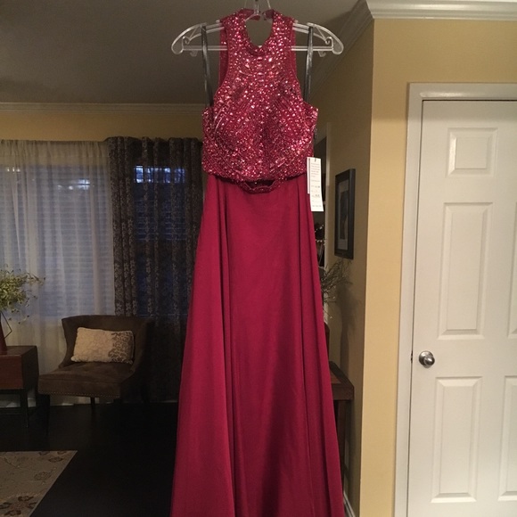PROM DRESS - Picture 2 of 3